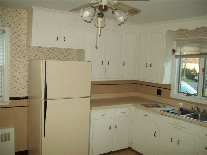 91 Belmont Road Cranston, RI 02910 - Photo 5 of 9 Kitchen.