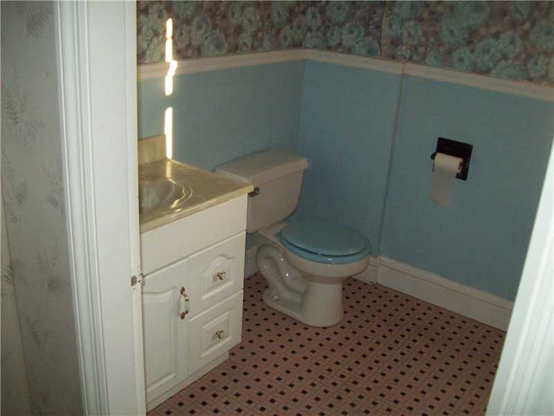 91 Belmont Road Cranston, RI 02910 - Photo 6 of 9 Bathroom.