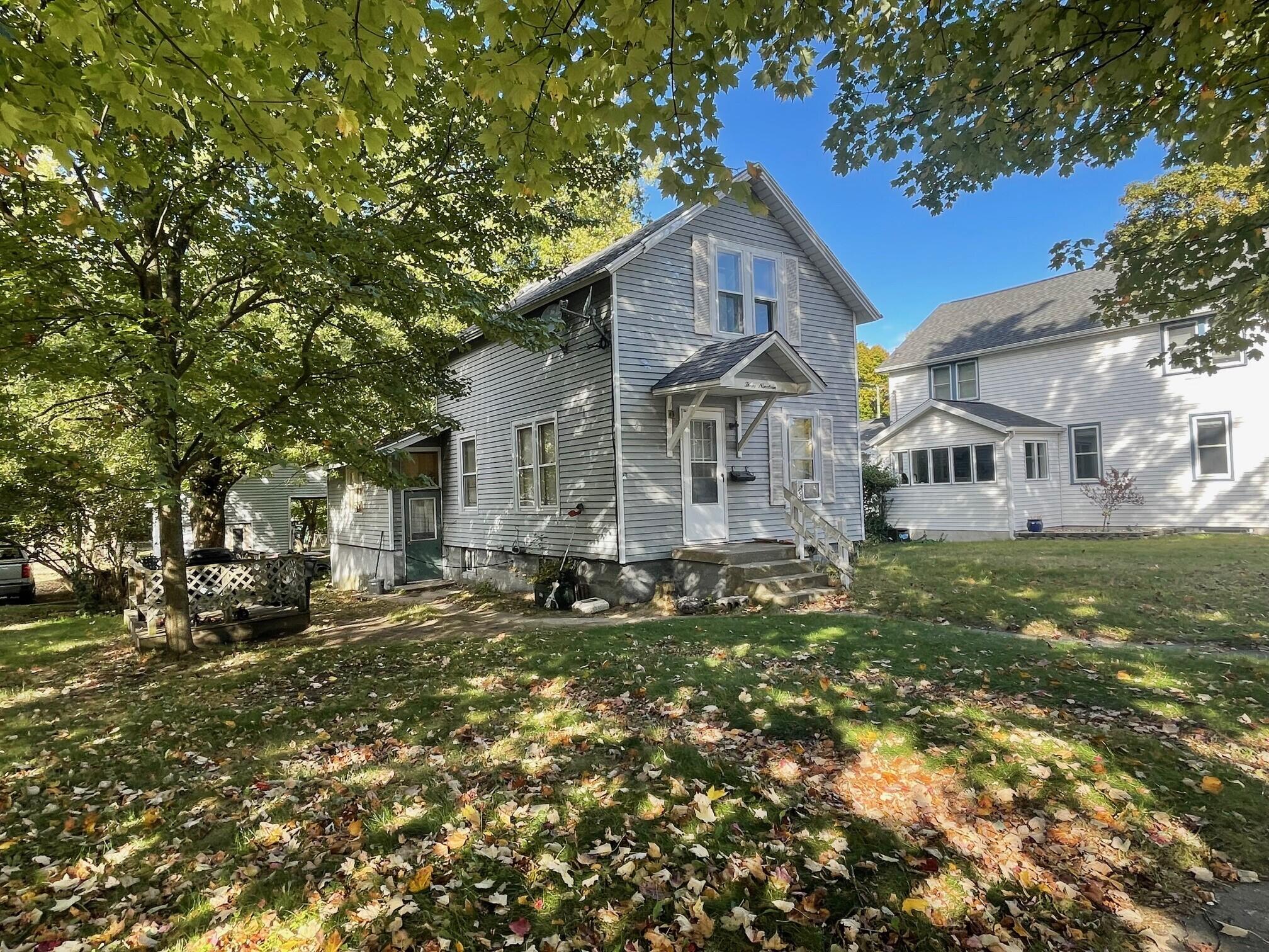 319 North Rowe Street Ludington, MI 49431 - Photo 4 of 20 Front