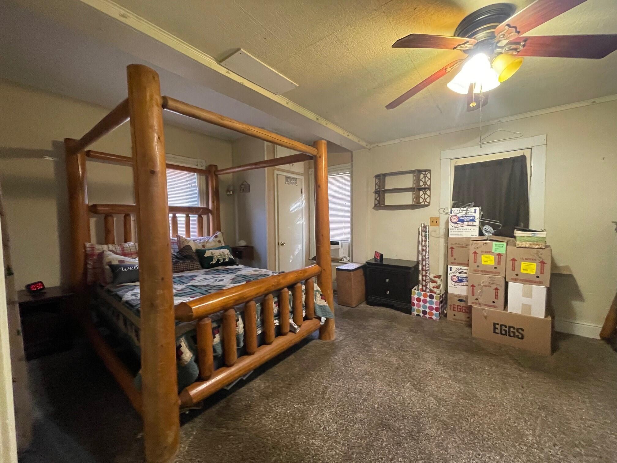 319 North Rowe Street Ludington, MI 49431 - Photo 8 of 20 Living Room