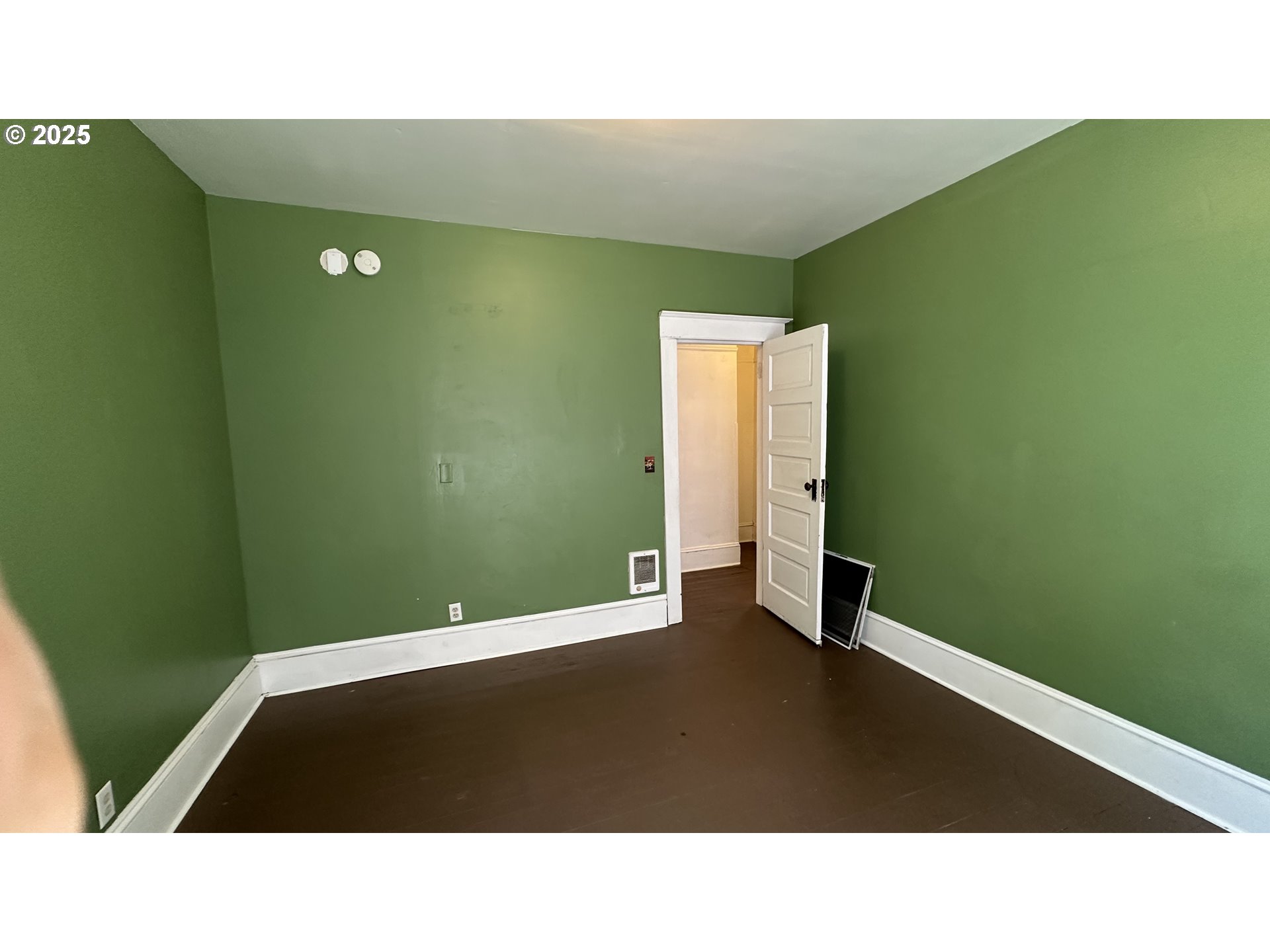 3122 North Williams Avenue Portland, OR 97227 - Photo 17 of 30 a black and white photo of a room