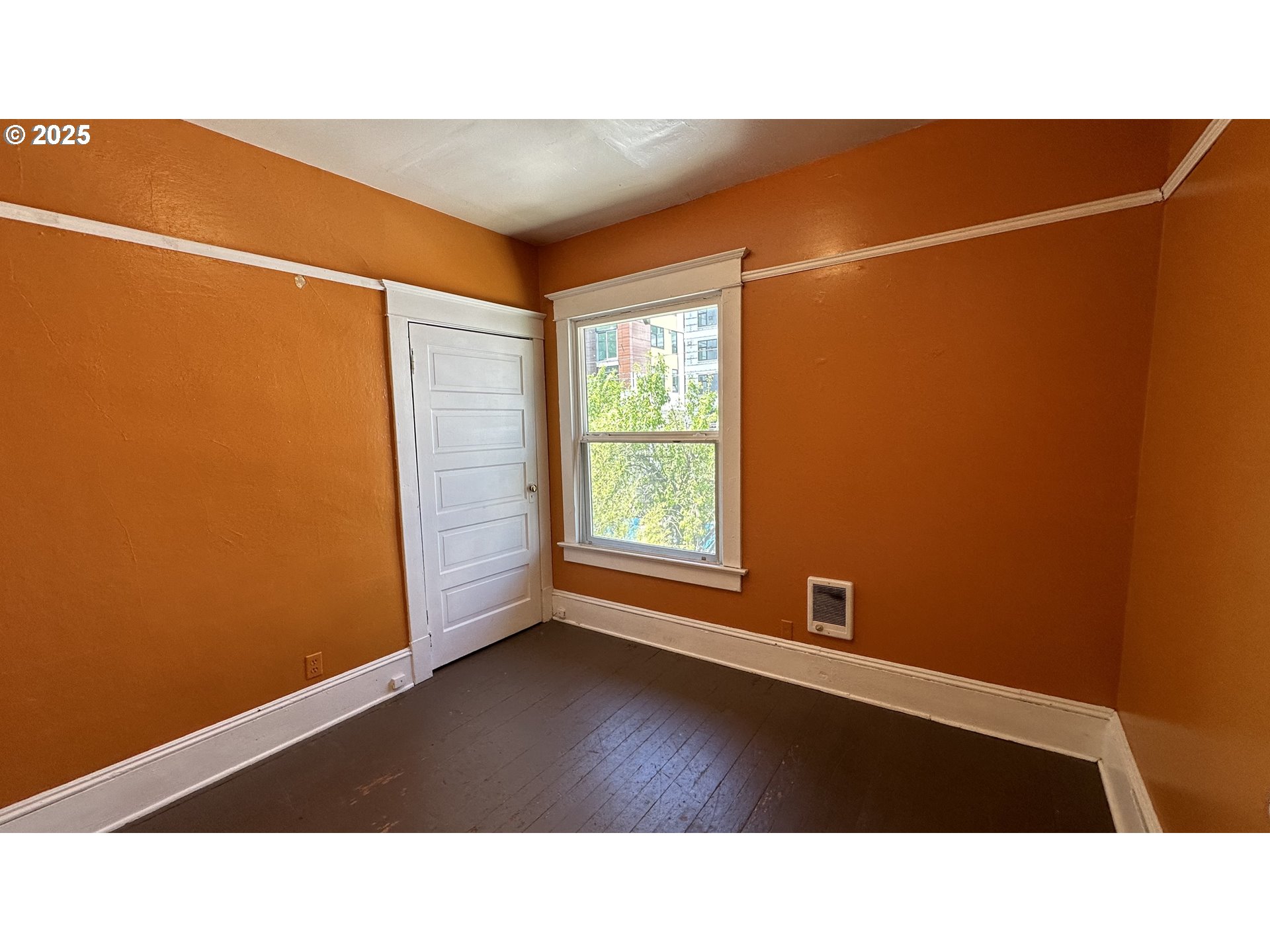 3122 North Williams Avenue Portland, OR 97227 - Photo 18 of 30 a black and white photo of a room