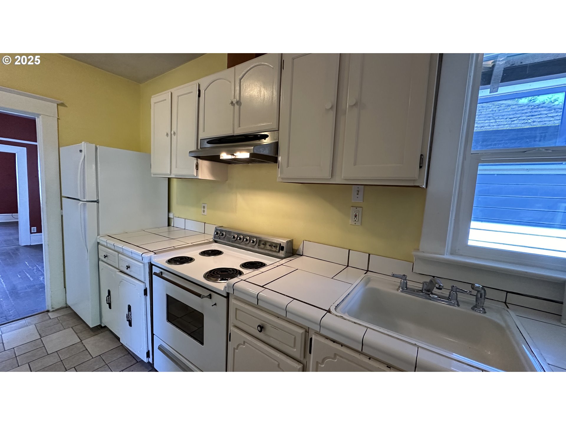 3122 North Williams Avenue Portland, OR 97227 - Photo 21 of 30 a kitchen with a sink a stove and a refrigerator