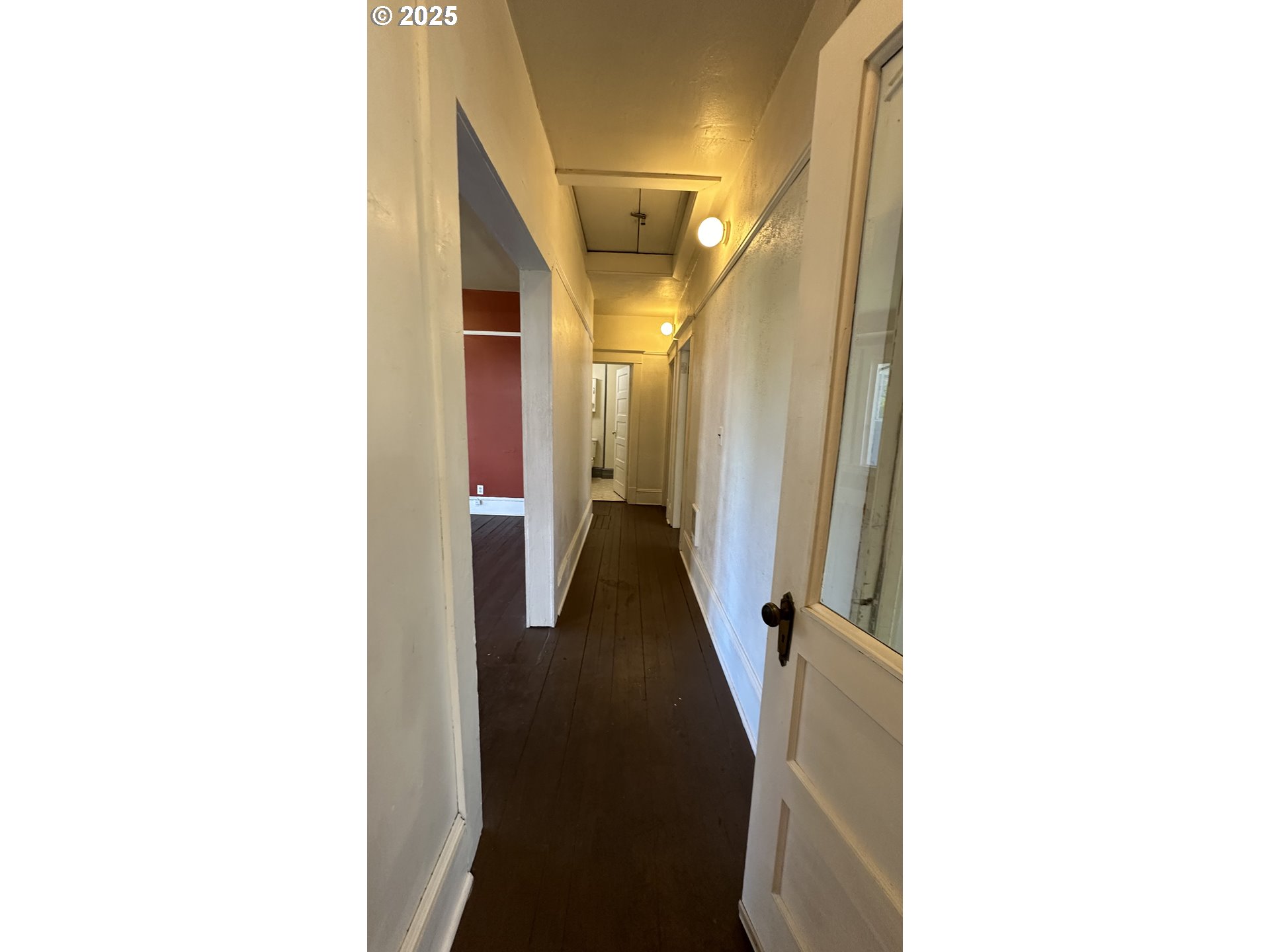 3122 North Williams Avenue Portland, OR 97227 - Photo 25 of 30 a view of a hallway with a white walls