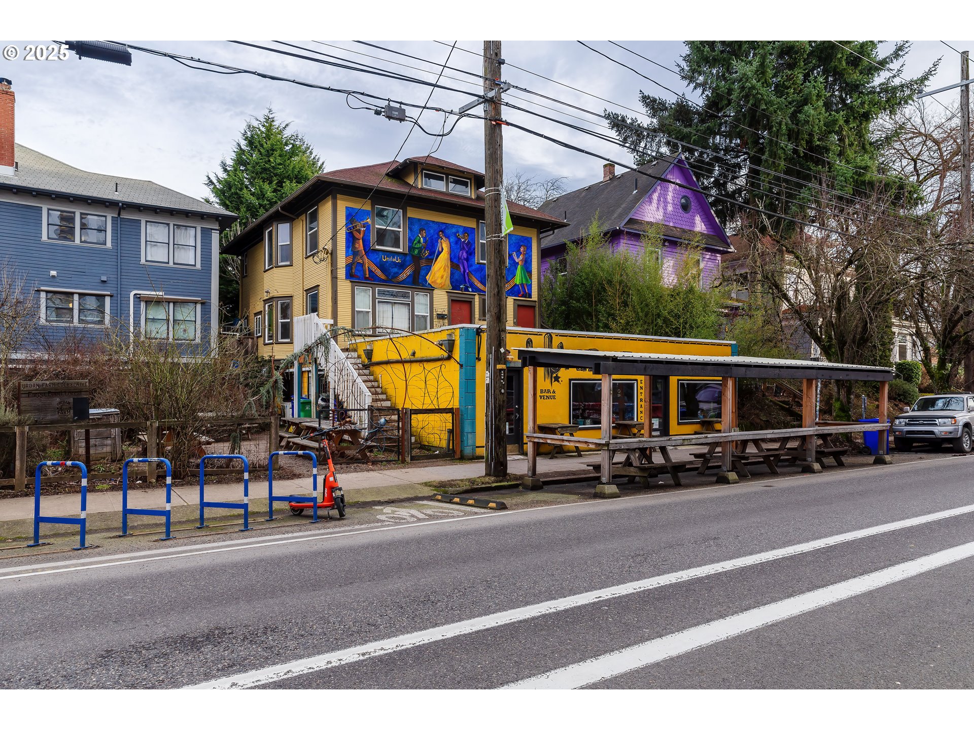 3122 North Williams Avenue Portland, OR 97227 - Photo 4 of 30 a view of street with cars