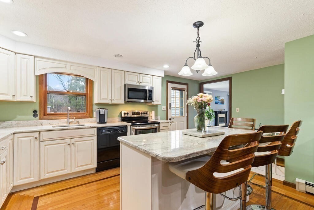 4 Barberry Road North Reading, MA 01864 - Photo 3 of 31