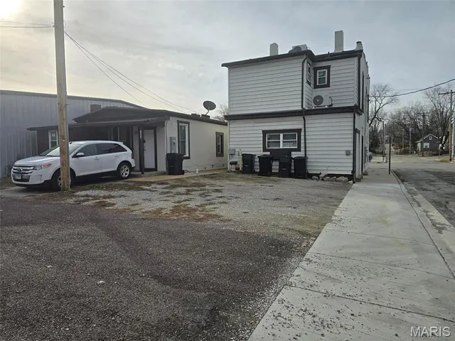 $420,000 | 1223 West Main Street, Belleville, IL 62220