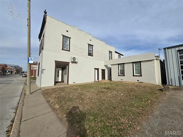 $420,000 | 1223 West Main Street, Belleville, IL 62220