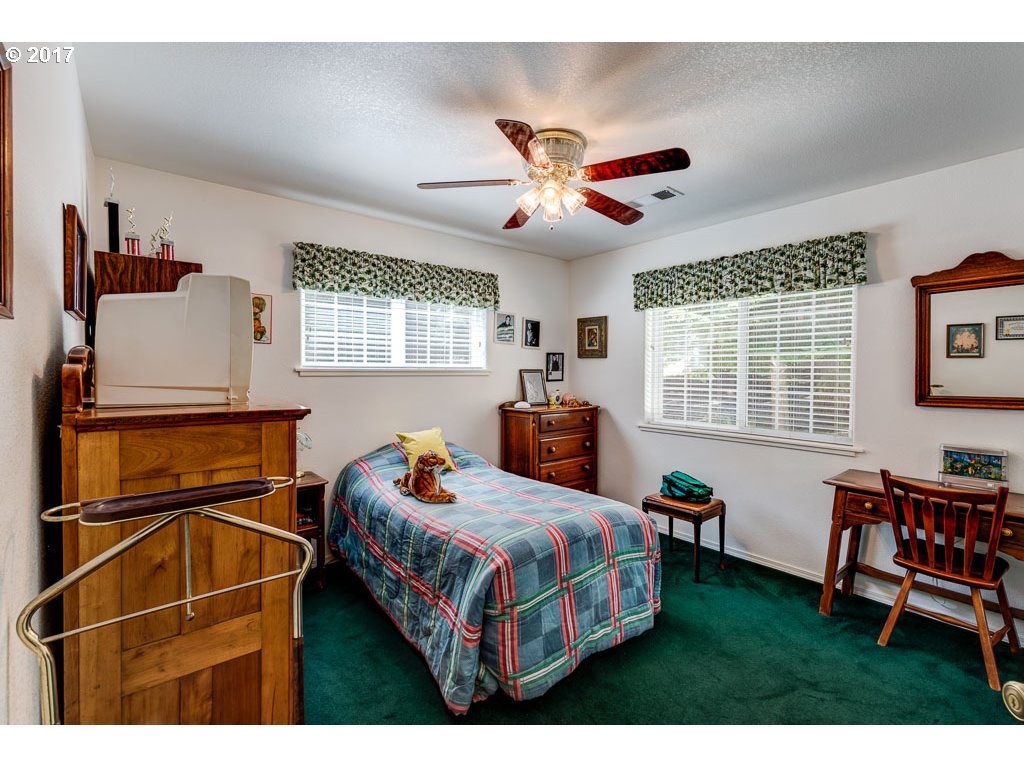 1940 Hyatt Prairie Road Ashland, OR 97520 - Photo 16 of 24 Gallery Image 16