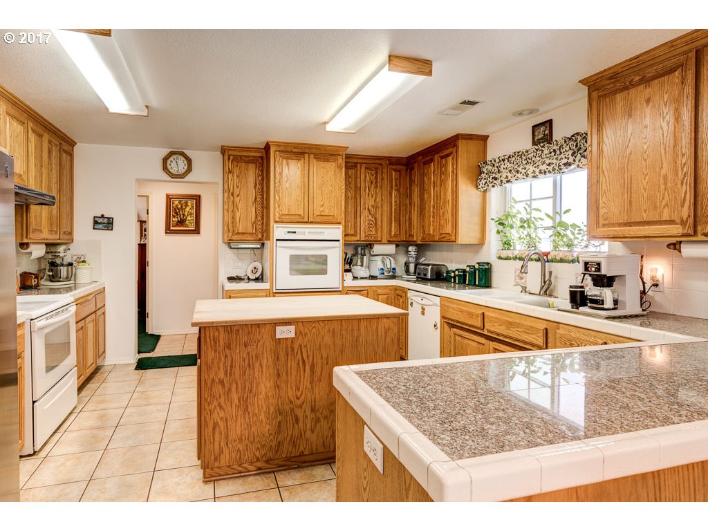 1940 Hyatt Prairie Road Ashland, OR 97520 - Photo 4 of 24 Gallery Image 4