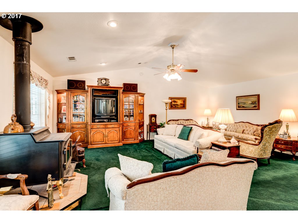 1940 Hyatt Prairie Road Ashland, OR 97520 - Photo 5 of 24 Gallery Image 5