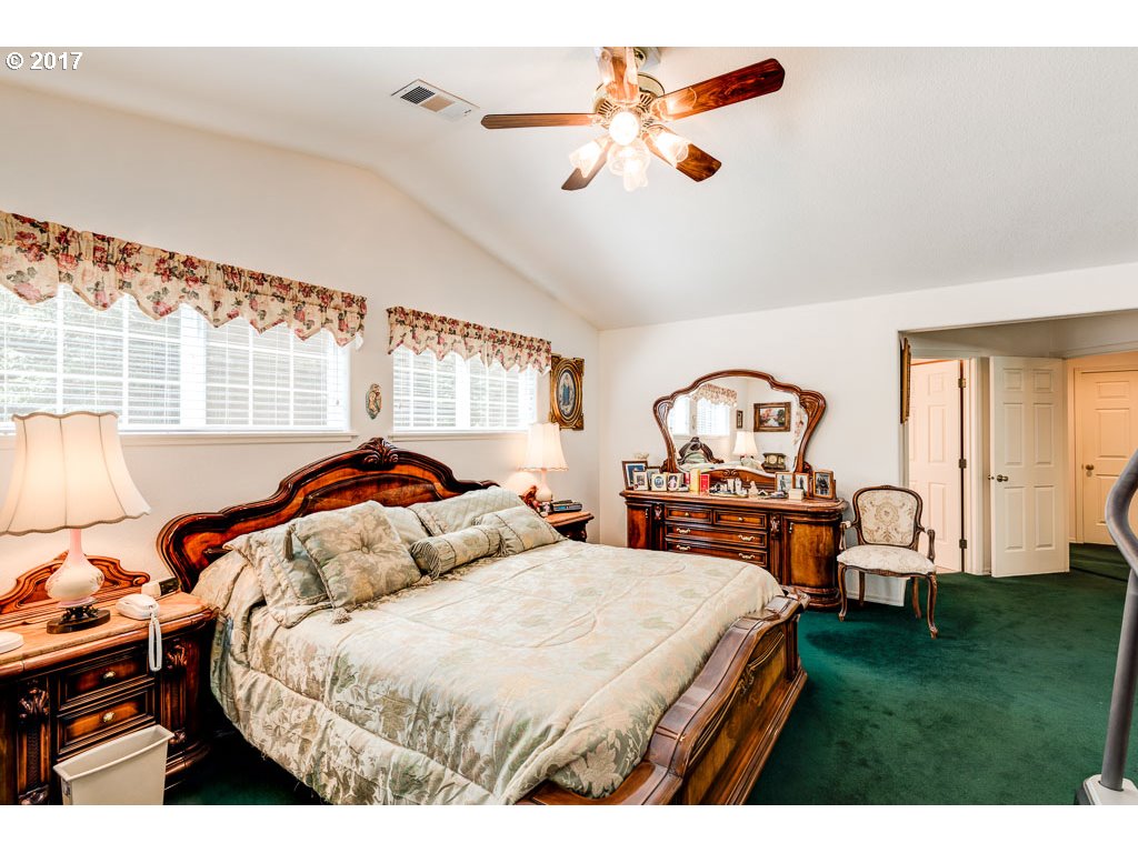 1940 Hyatt Prairie Road Ashland, OR 97520 - Photo 7 of 24 Gallery Image 7