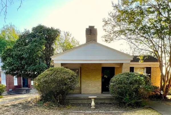 $1,695 | 1510 South Montreal Avenue, Dallas, TX 75208