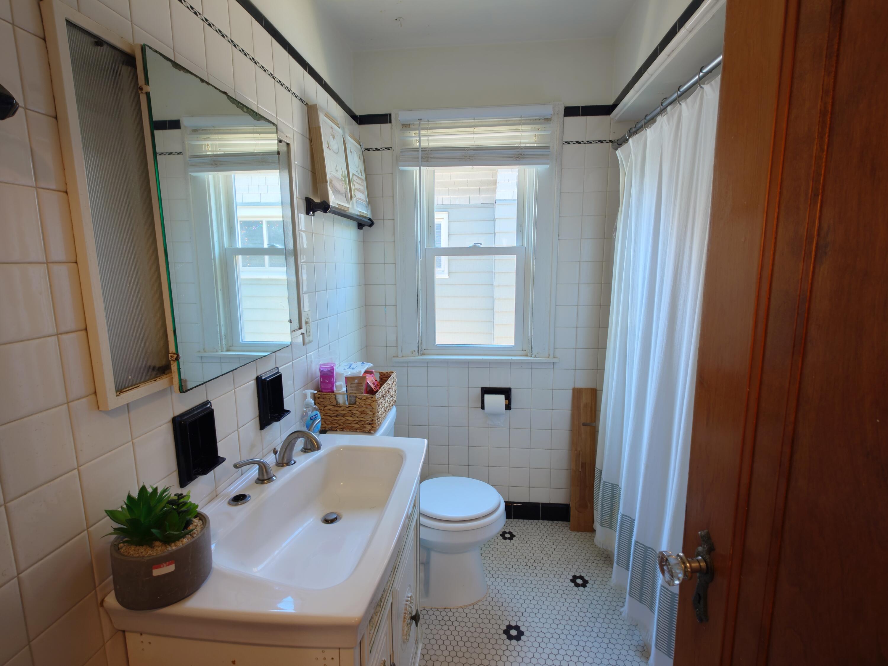 2451 North 65th Street Milwaukee, WI 53213 - Photo 12 of 24 Bathroom