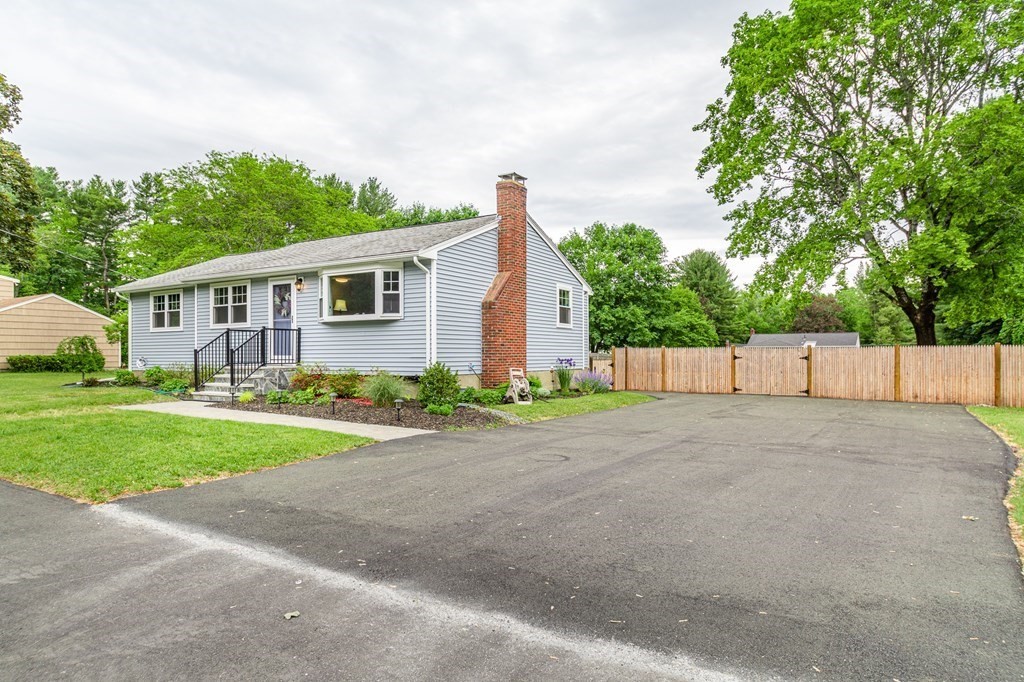 32 Anthony Road North Reading, MA 01864 - Photo 4 of 36 Gallery Image 4