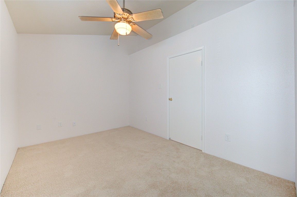 2002 Gentryside Drive, Unit 117 Houston, TX 77077 - Photo 18 of 31 an empty room with a window and ceiling fan