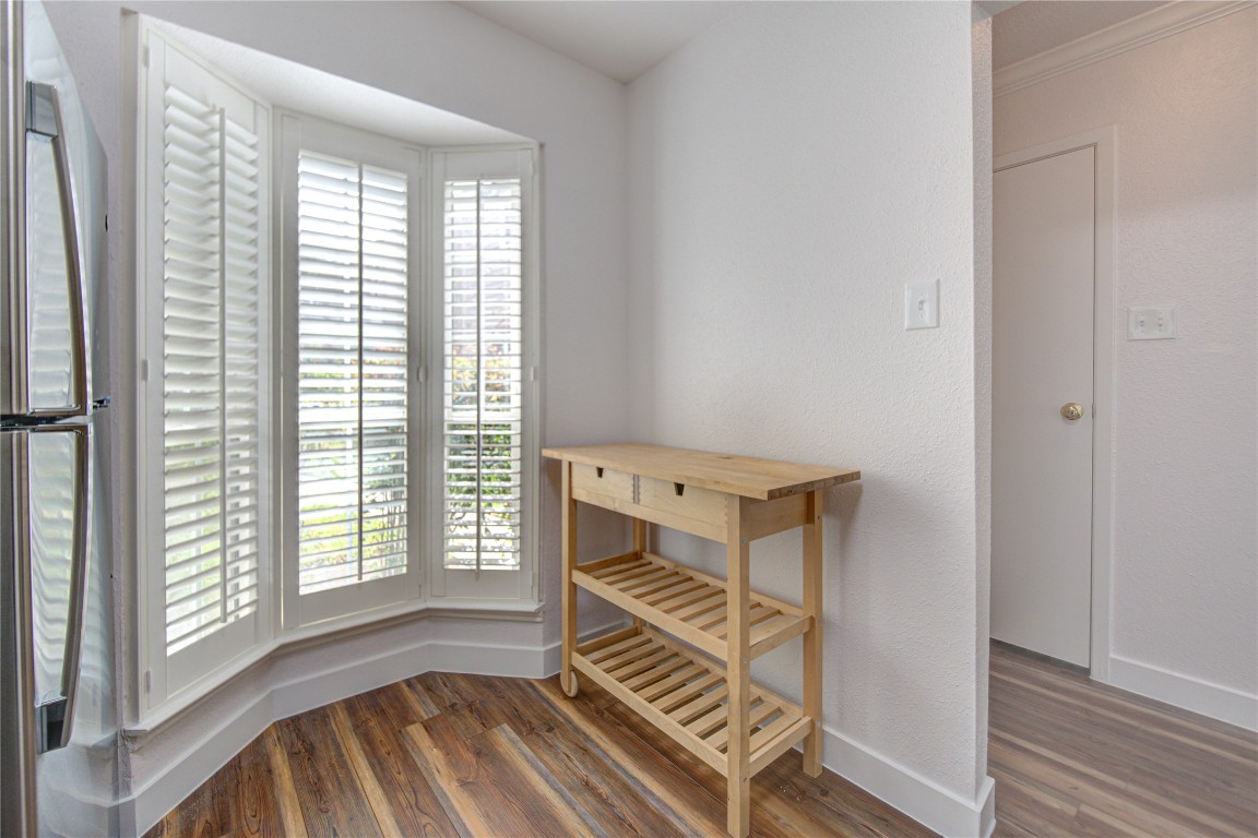 2002 Gentryside Drive, Unit 117 Houston, TX 77077 - Photo 6 of 31 a view of an empty room with a window