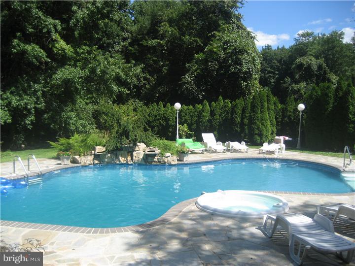 124 Taylors Mills Road Manalapan, NJ 07726 - Photo 20 of 23