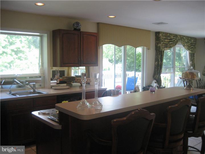 124 Taylors Mills Road Manalapan, NJ 07726 - Photo 3 of 23