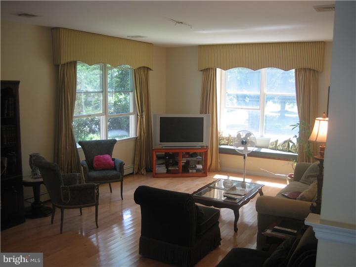 124 Taylors Mills Road Manalapan, NJ 07726 - Photo 5 of 23