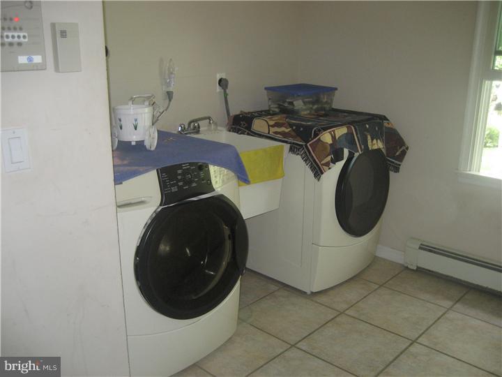 124 Taylors Mills Road Manalapan, NJ 07726 - Photo 10 of 23