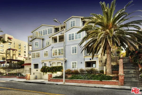 $7,695 | 1751 Appian Way, Unit 202, Santa Monica, CA 90401