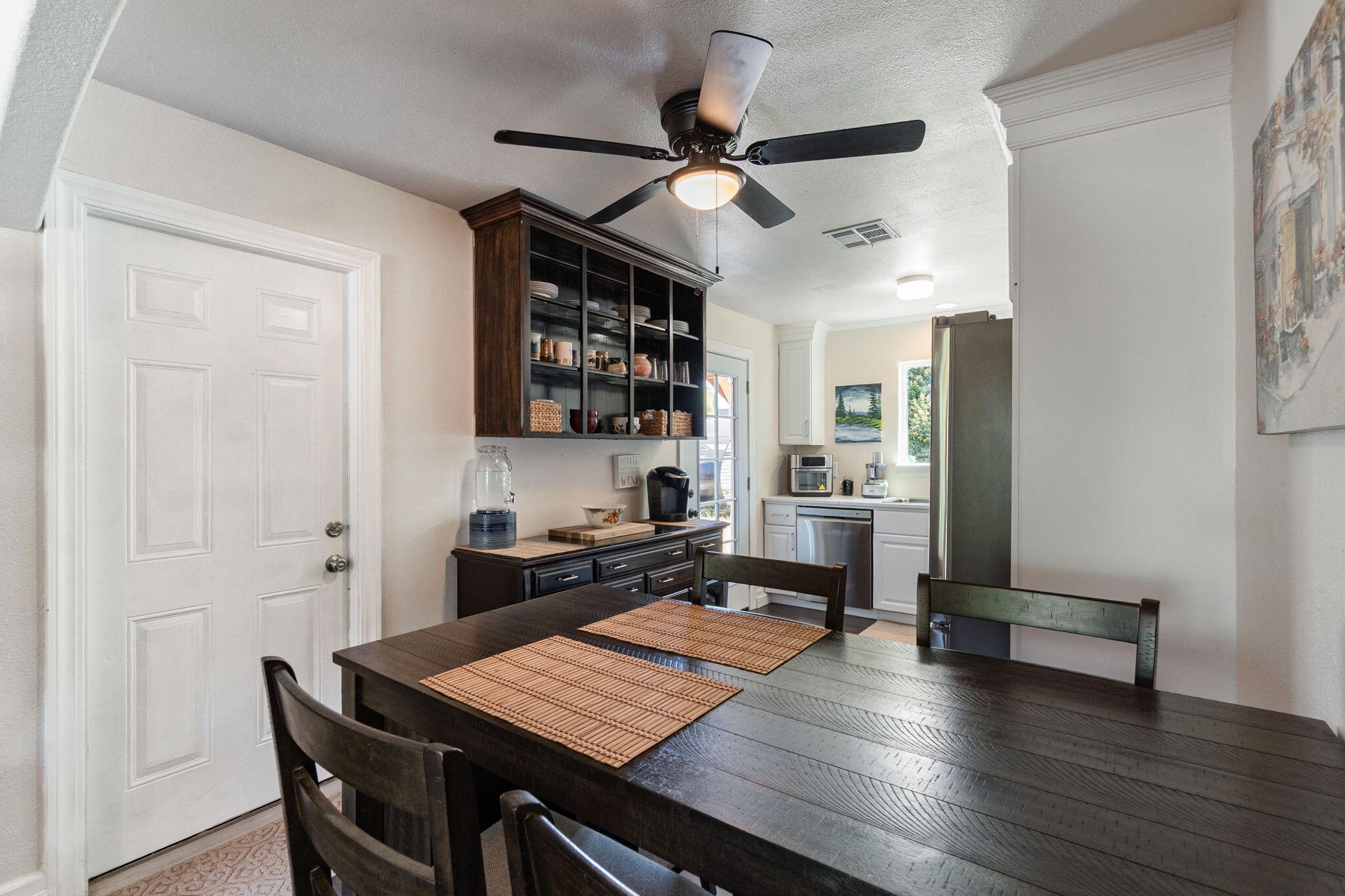 3923 Meteor Street Redding, CA 96002 - Photo 9 of 31 Dining Area