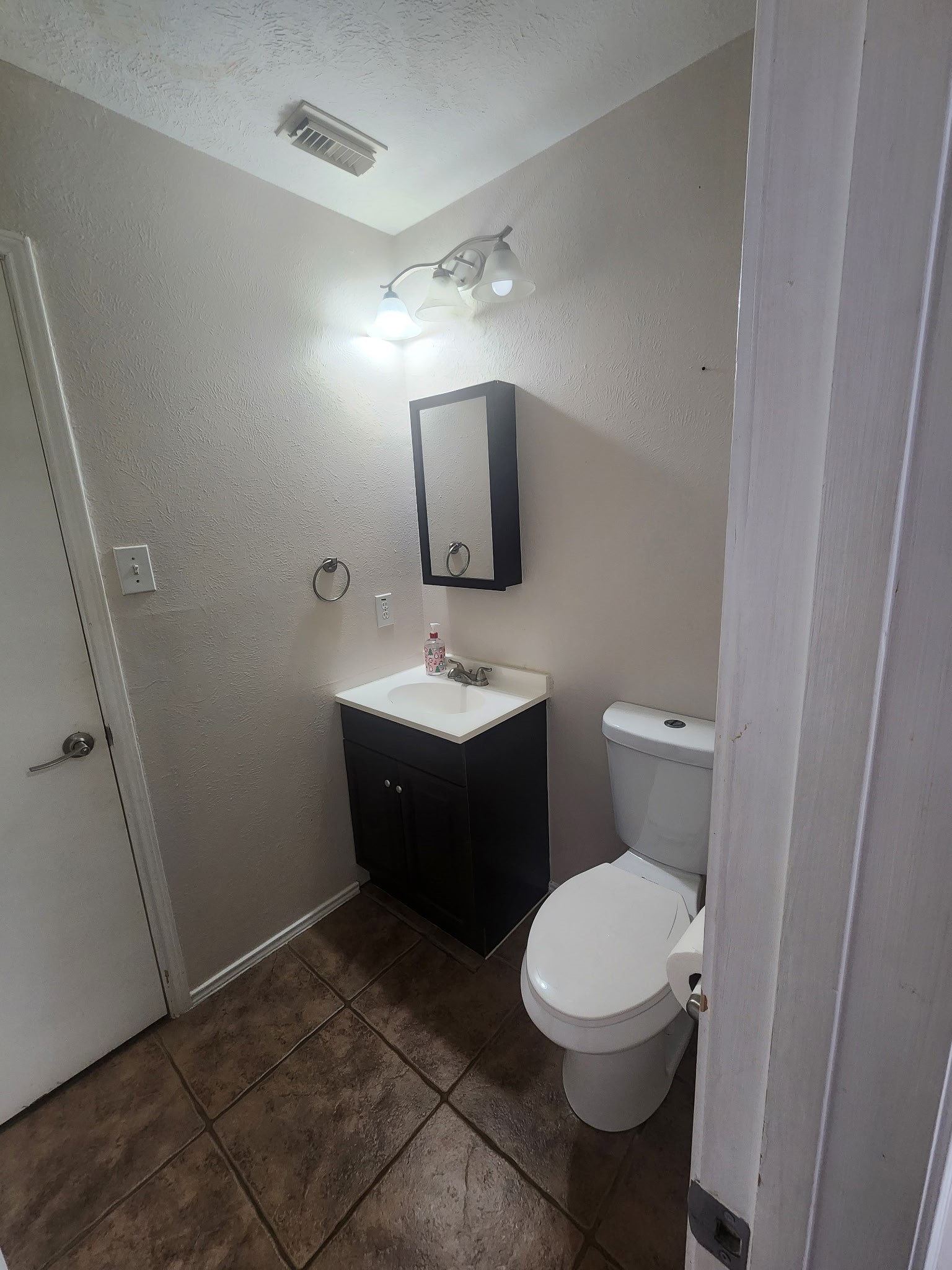 1530 Cartwright Road Missouri City, TX 77489 - Photo 7 of 23 a bathroom with a toilet sink and mirror