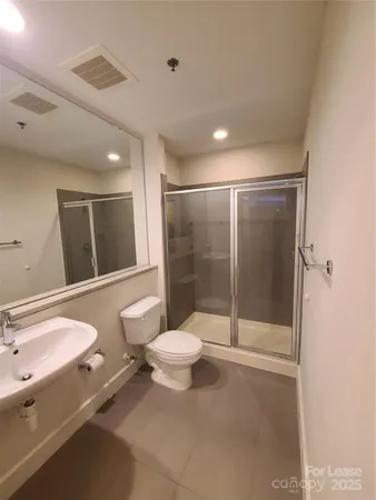 $1,650 | 333 West Trade Street, Unit 2201, Charlotte, NC 28202