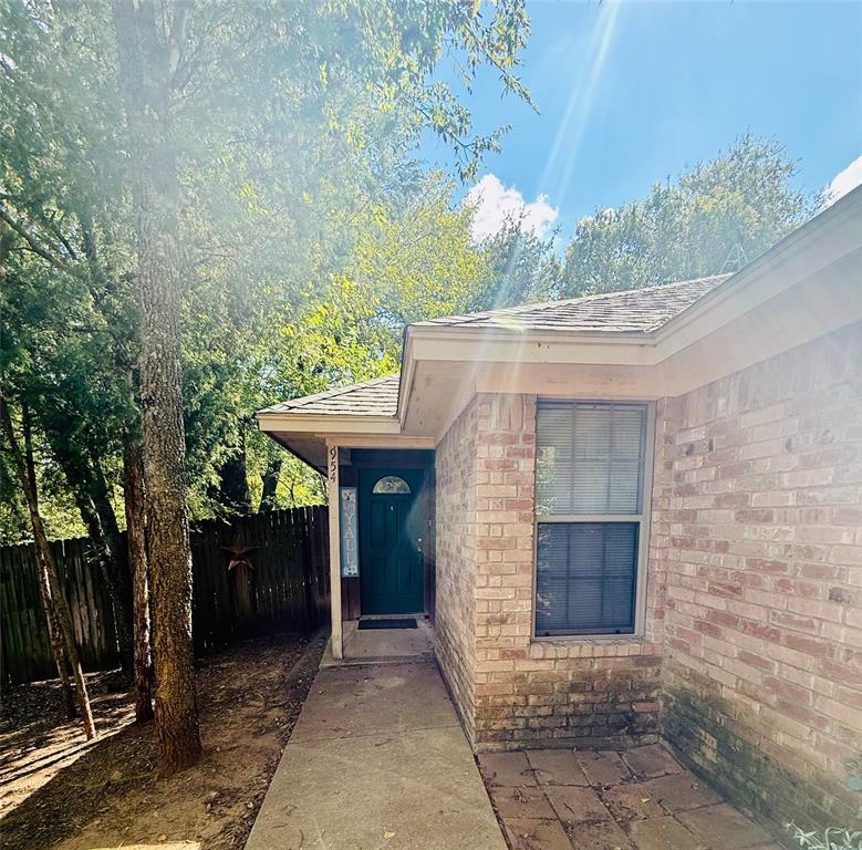 954 East 3rd Street Weatherford, TX 76086 - Photo 2 of 17 a front view of a house with a yard