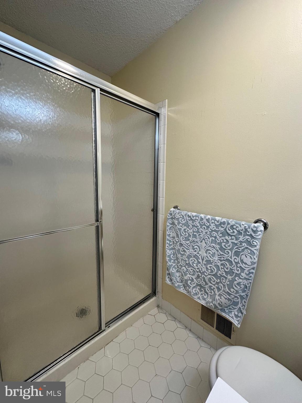 6 Wosniak Court Lawrence Township, NJ 08648 - Photo 12 of 20 a bathroom with a shower