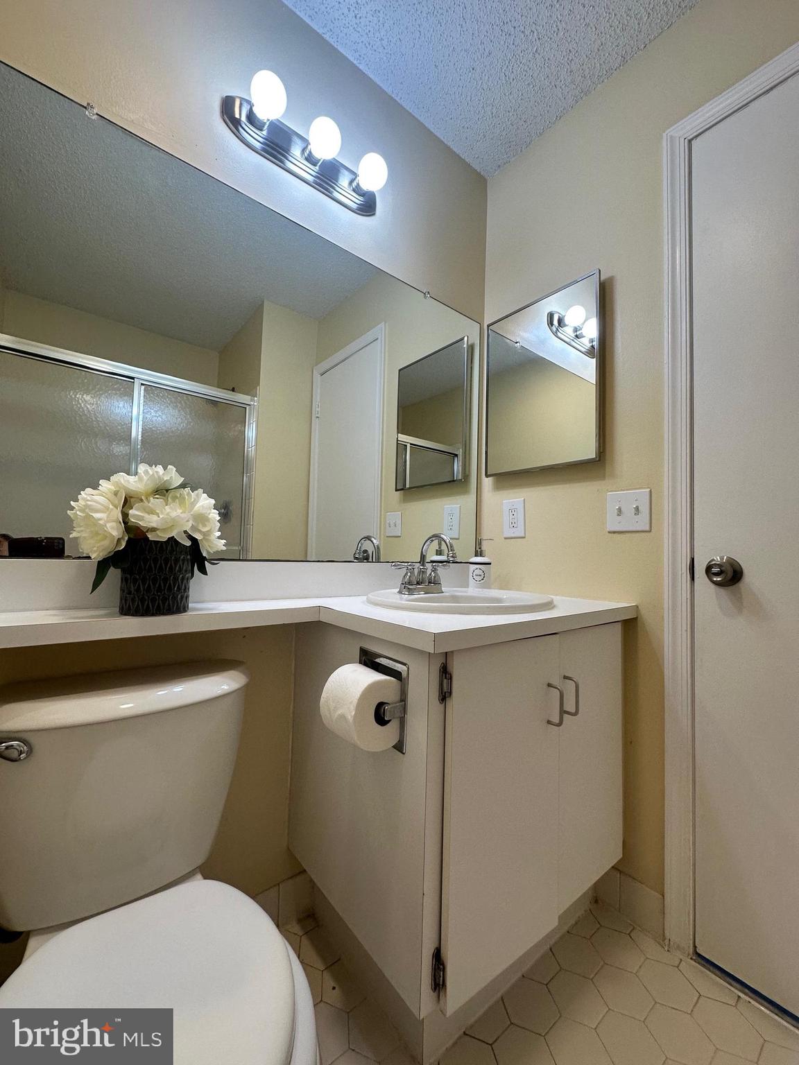 6 Wosniak Court Lawrence Township, NJ 08648 - Photo 13 of 20 a bathroom with a toilet sink and mirror