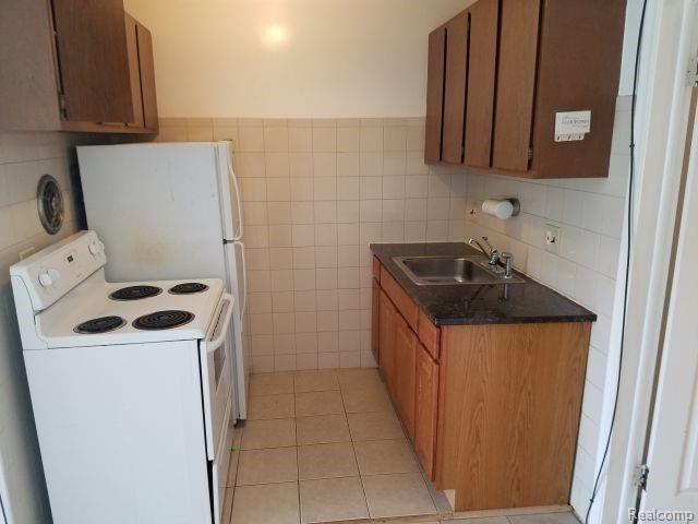 17161 Redford Street, Unit 102 Detroit, MI 48219 - Photo 3 of 5