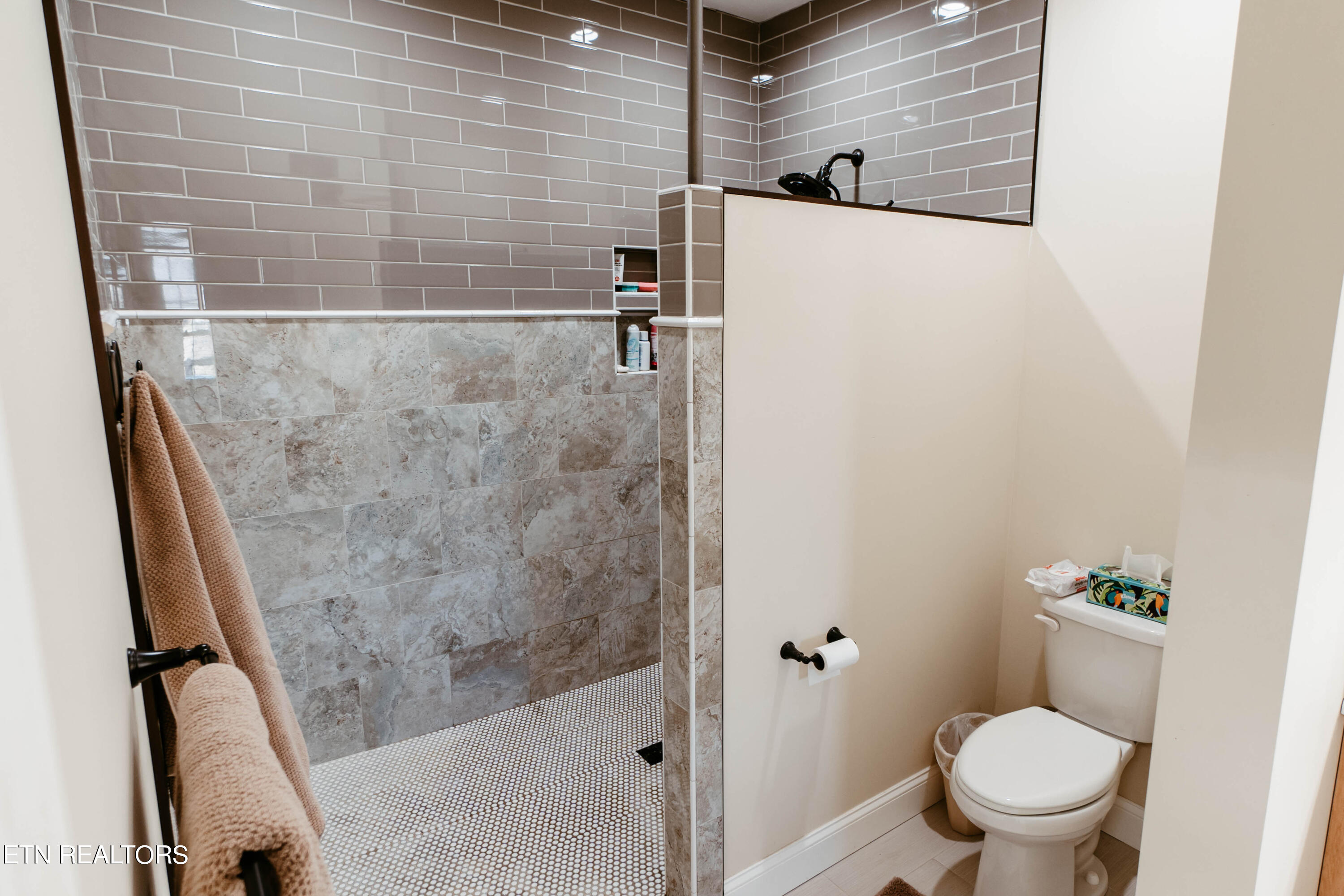 3104 Wildwood Road Maryville, TN 37804 - Photo 16 of 33 Master shower