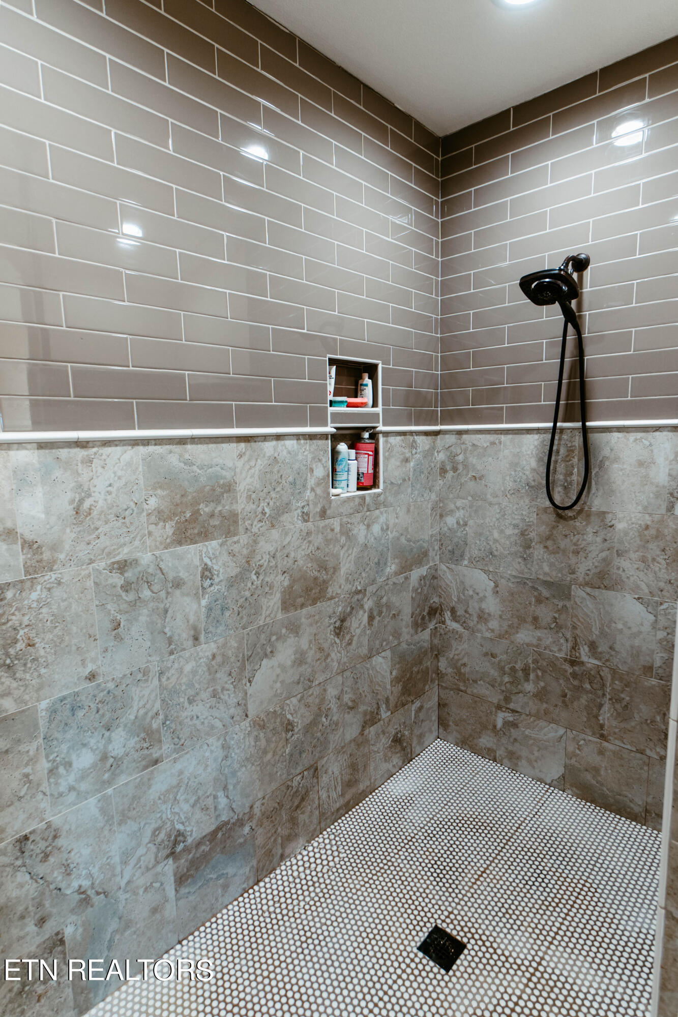 3104 Wildwood Road Maryville, TN 37804 - Photo 17 of 33 Master shower