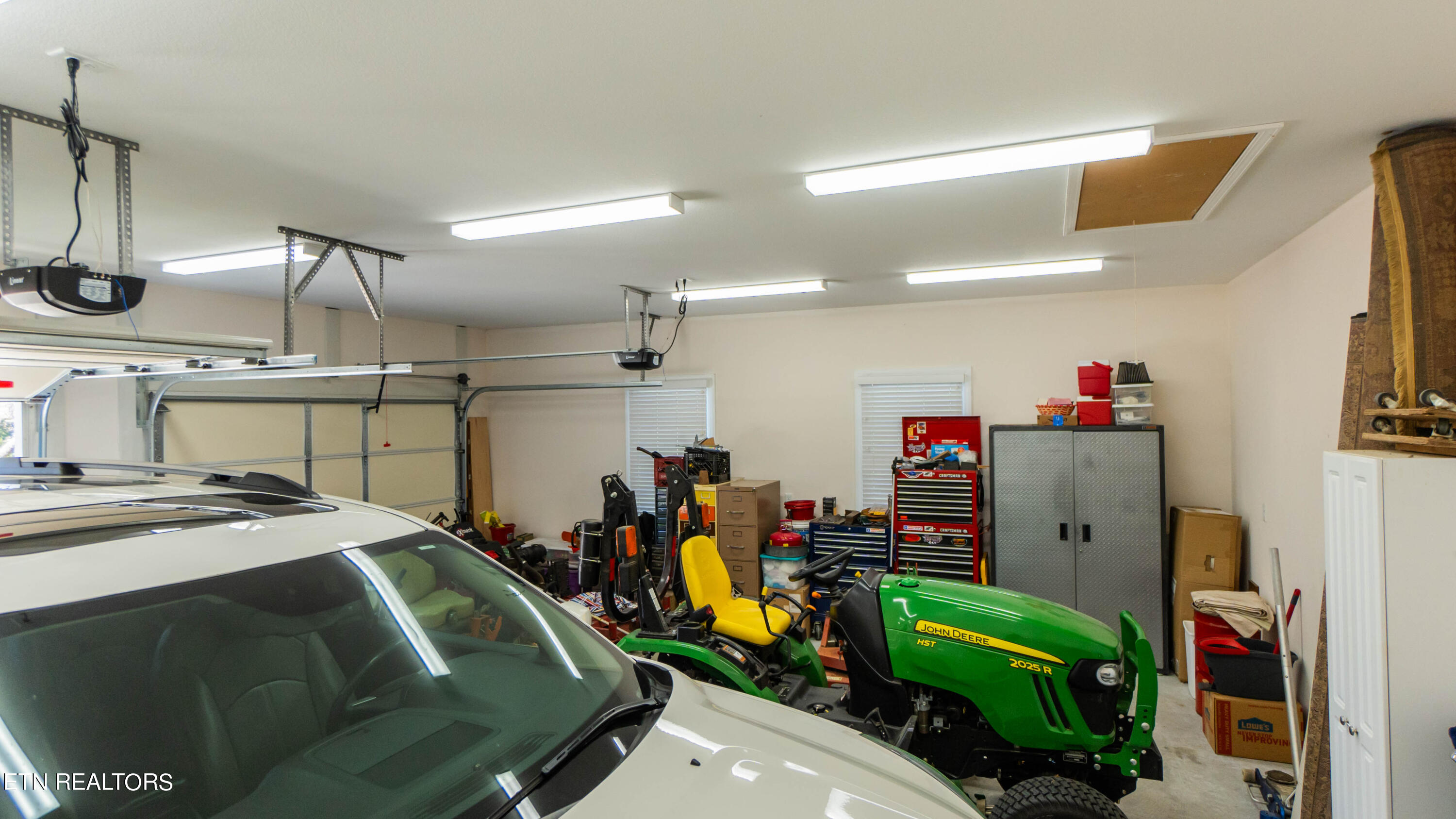 3104 Wildwood Road Maryville, TN 37804 - Photo 26 of 33 Garage