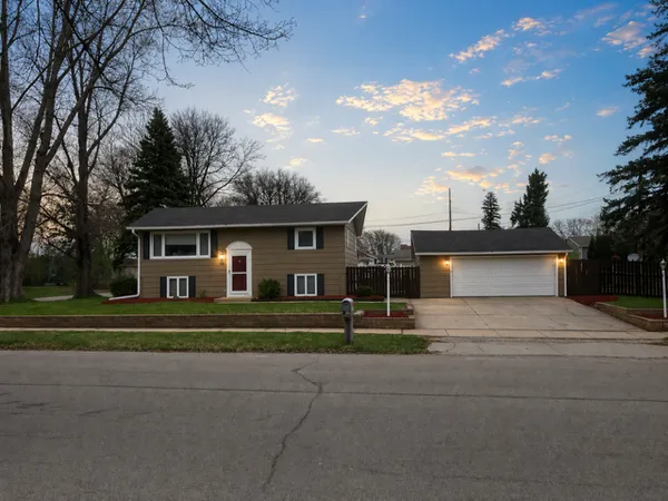 $314,000 | 1621 40th Street Northwest, Rochester, MN 55901