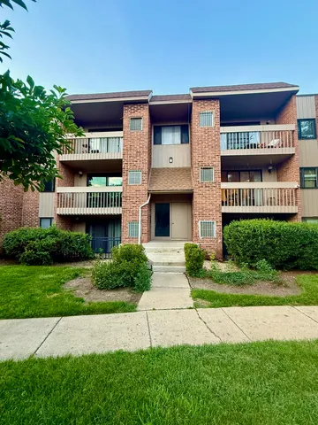 $1,800 | 1322 East Ports O Call Drive, Unit 1W, Palatine, IL 60074