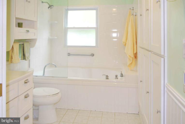 13436 Compton Road Clifton, VA 20124 - Photo 11 of 26 Bath