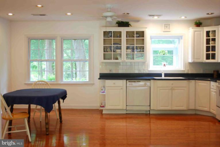 13436 Compton Road Clifton, VA 20124 - Photo 13 of 26 Kitchen
