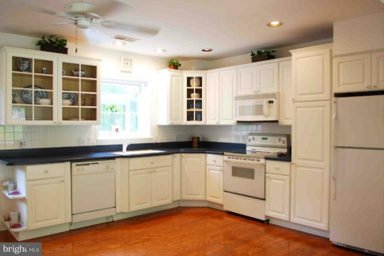 13436 Compton Road Clifton, VA 20124 - Photo 21 of 26 Kitchen