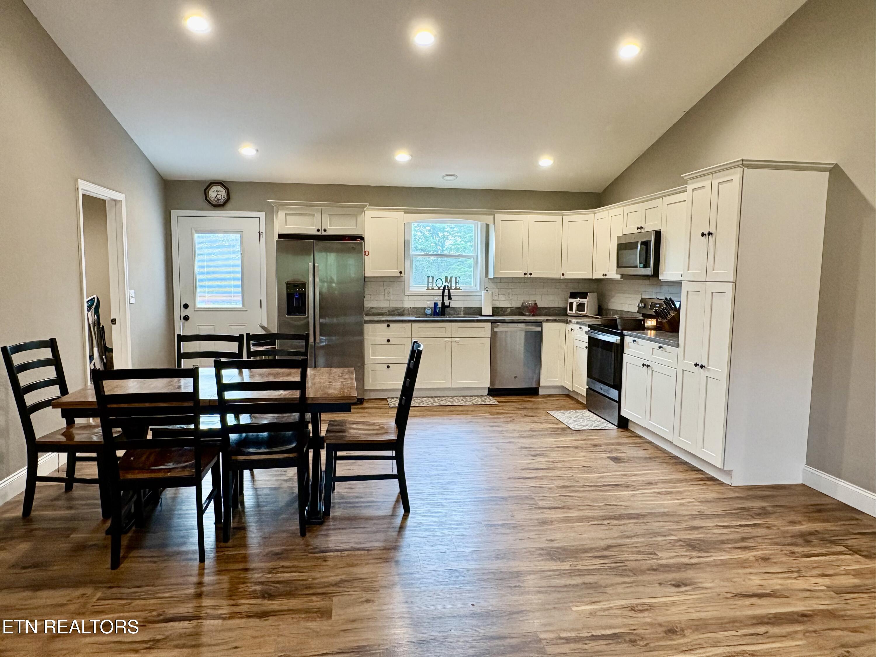 327 Thomas Loop Road Sevierville, TN 37876 - Photo 4 of 18 Kitchen/Dining Combo