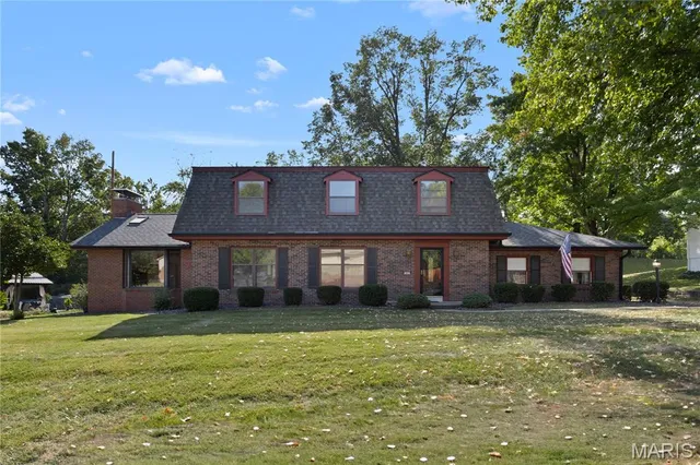 $385,000 | 912 Indian Hills Drive, St. Charles, MO 63301