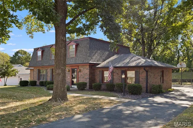 $385,000 | 912 Indian Hills Drive, St. Charles, MO 63301