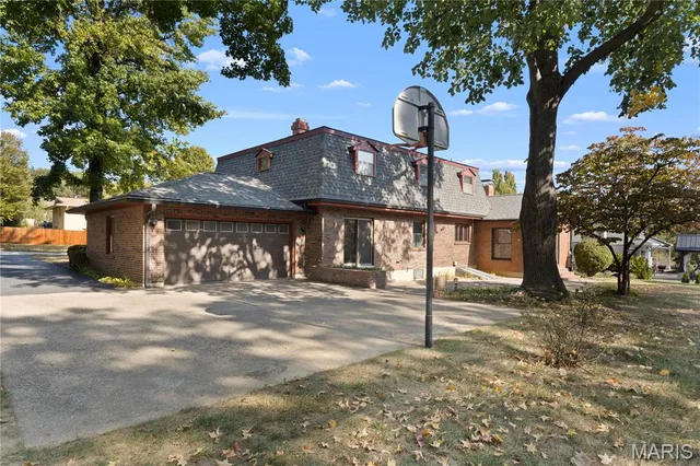 $385,000 | 912 Indian Hills Drive, St. Charles, MO 63301