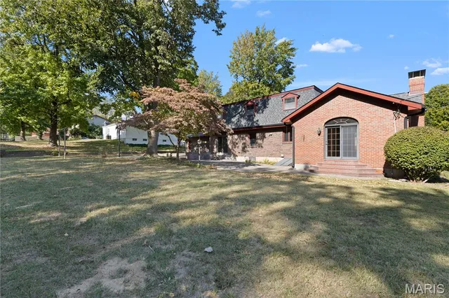 $385,000 | 912 Indian Hills Drive, St. Charles, MO 63301