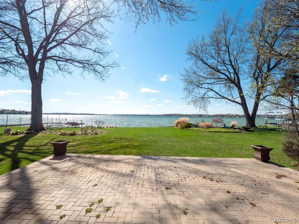 1762 Cass Lake Front Road Keego Harbor, MI 48320 - Photo 30 of 33