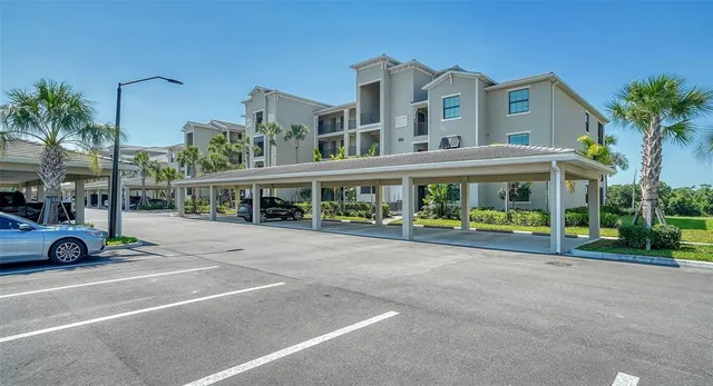 $6,000 | 18028 Gawthrop Drive, Unit 306, Bradenton, FL 34211