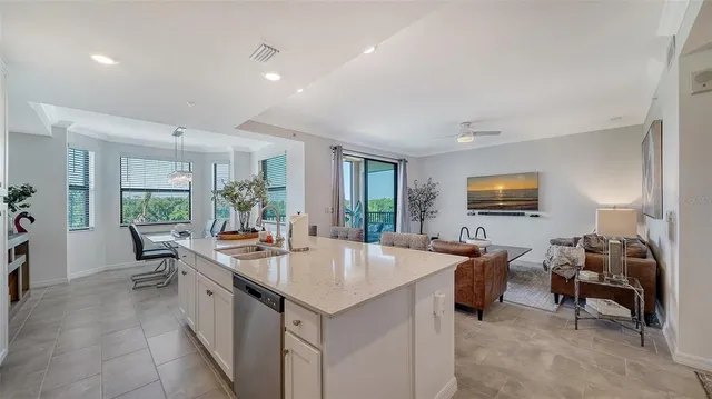 $6,000 | 18028 Gawthrop Drive, Unit 306, Bradenton, FL 34211