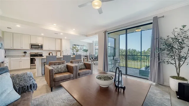 $6,000 | 18028 Gawthrop Drive, Unit 306, Bradenton, FL 34211